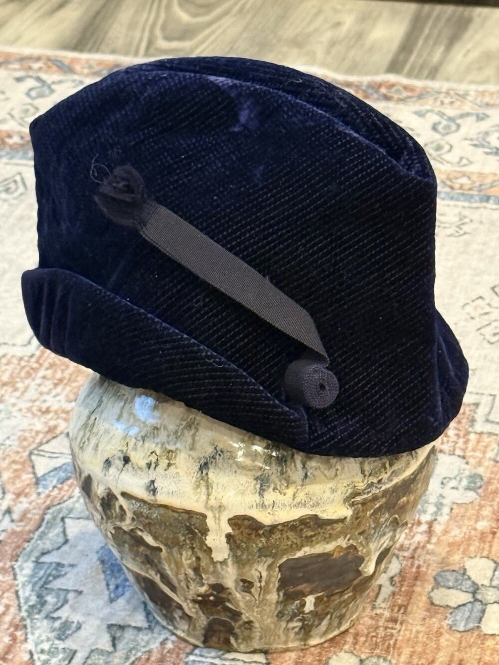 Vintage Yvonne Saint Laurent Blue velvet Peter Pan vintage stunning hat